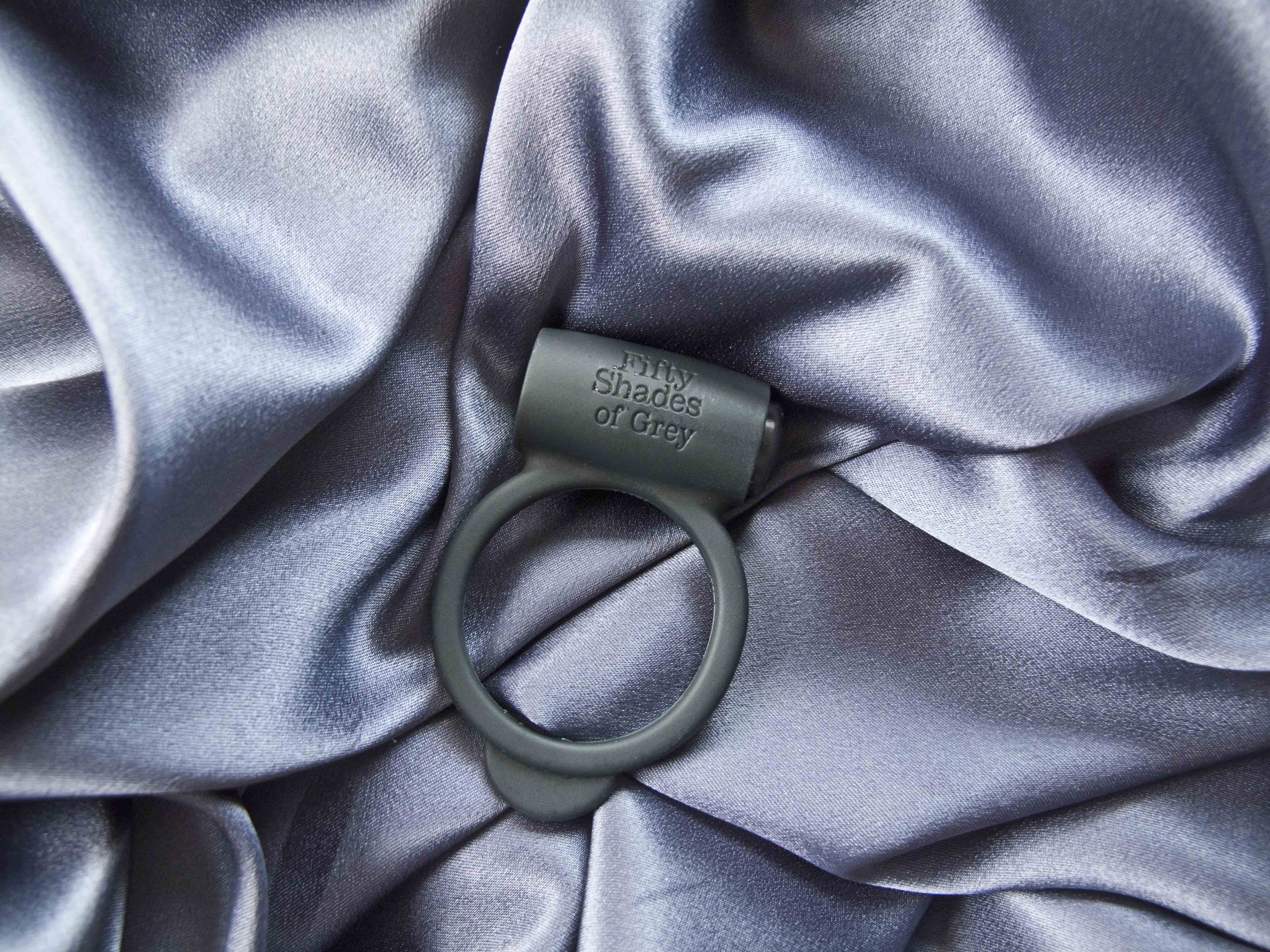 Onderbreking Donder Alvast Review: Fifty Shades of Grey Yours and Mine Vibrating Silicone Love Ring -  Miss Ruby Reviews