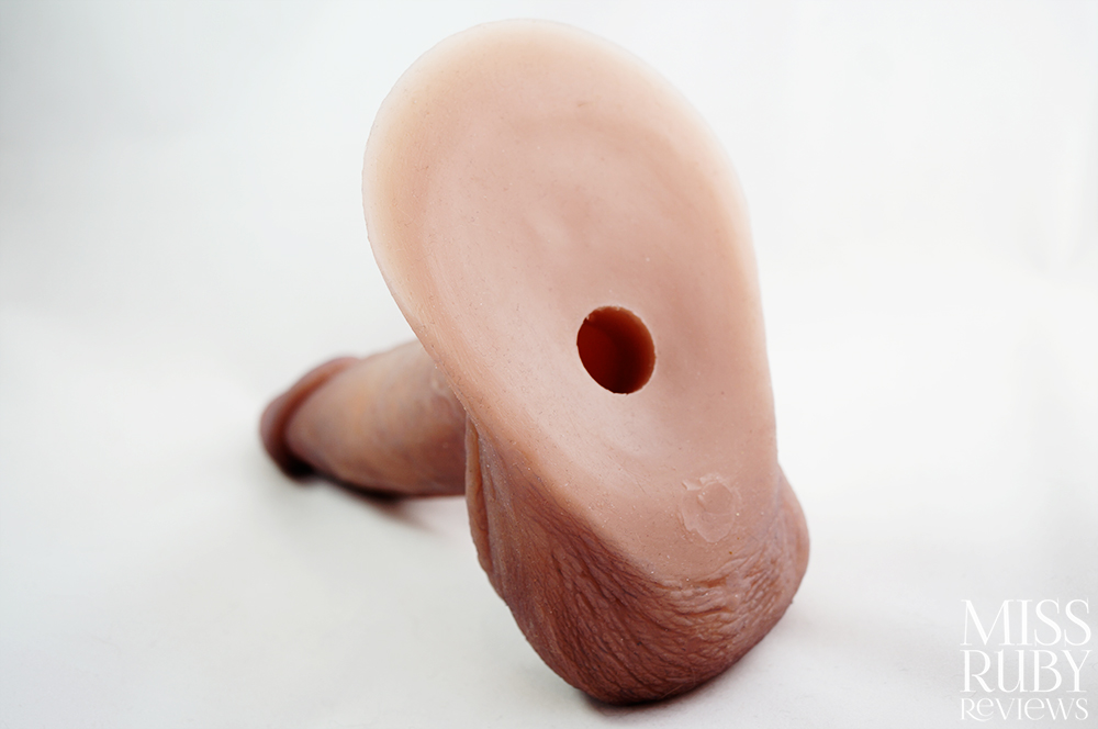 An image of the Realdoll RealCock 2 DTF vac-u-lock hole