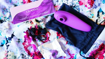An image of the Womanizer Classic box contents