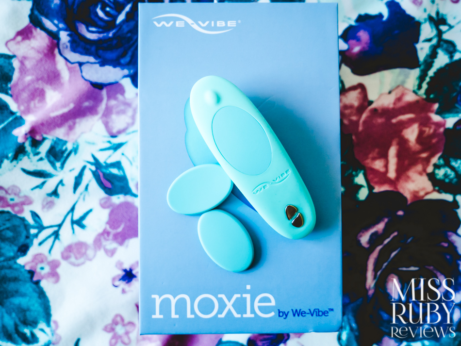 Review We-Vibe Moxie Wearable Vibrator pic photo